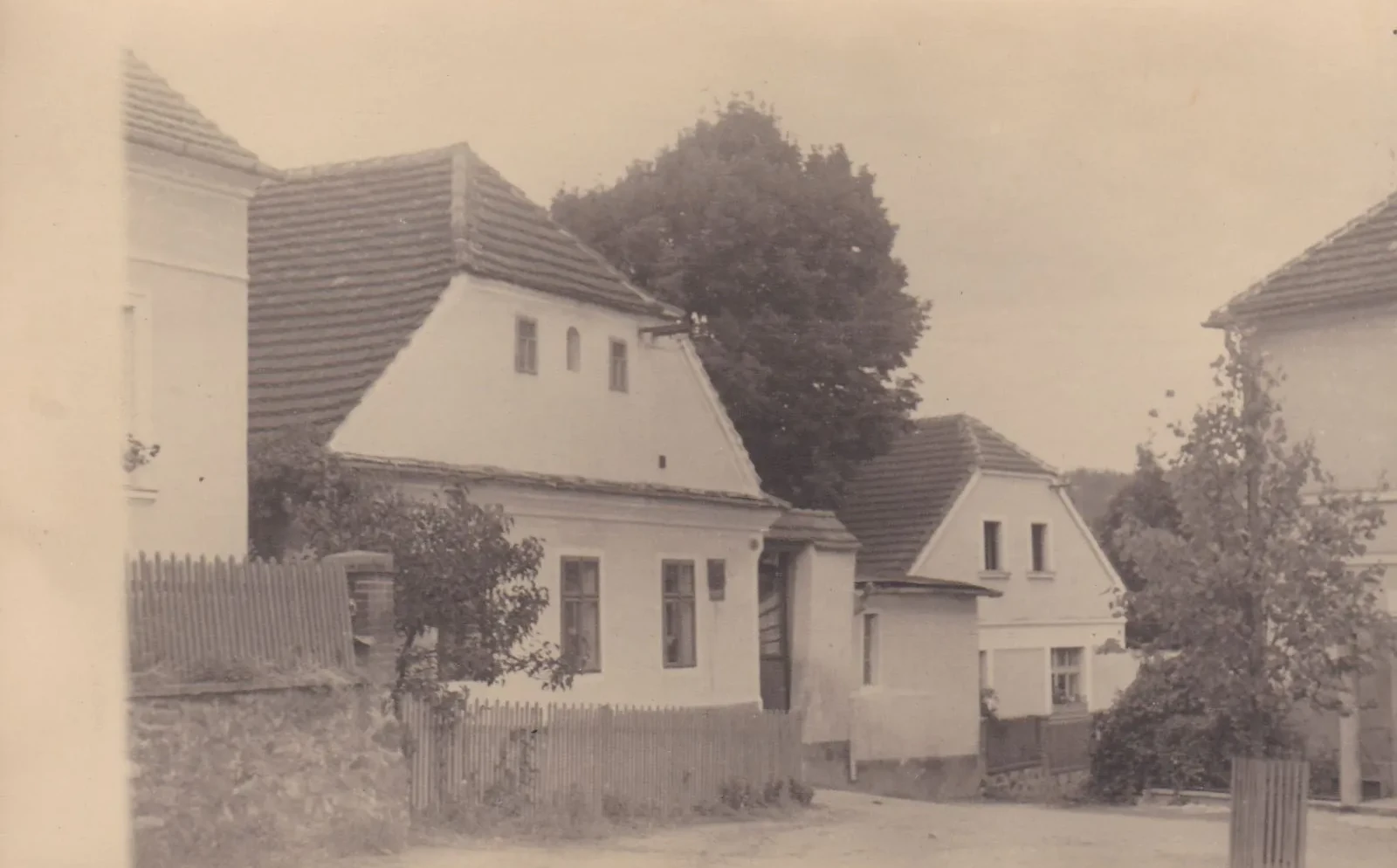 Statek u Walterů v polovině padesátých let, kdy byla byla hostinská a ubytovací činnost stranou zakázaná.